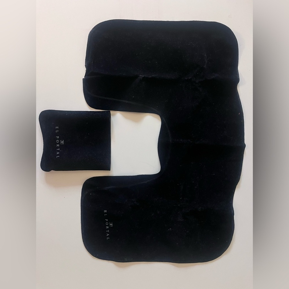 El Portal Inflatable Pillow - Picture 2 of 3